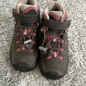 Girls keen hiking sneakers